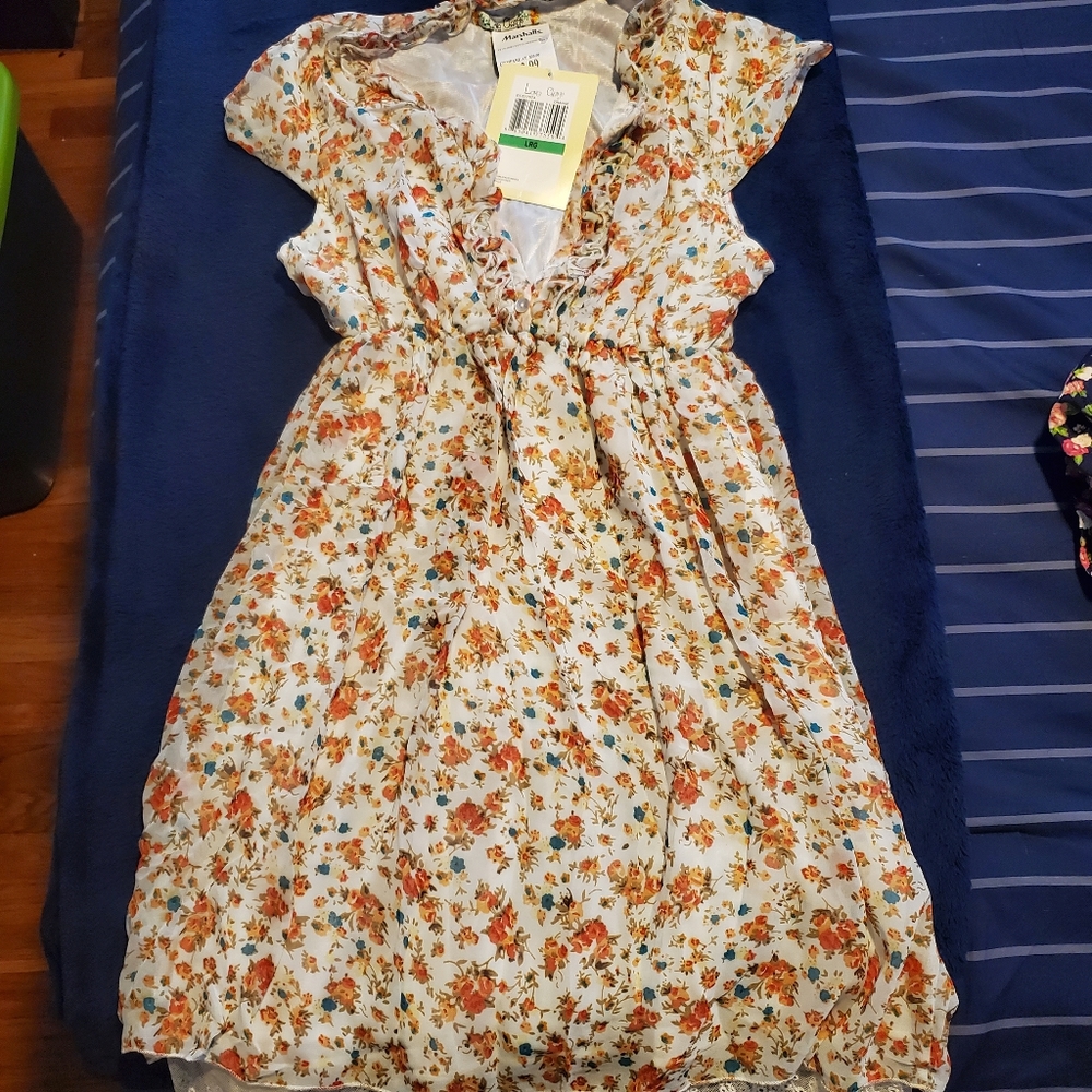 "Love Change" NWT Large cream floral mini …